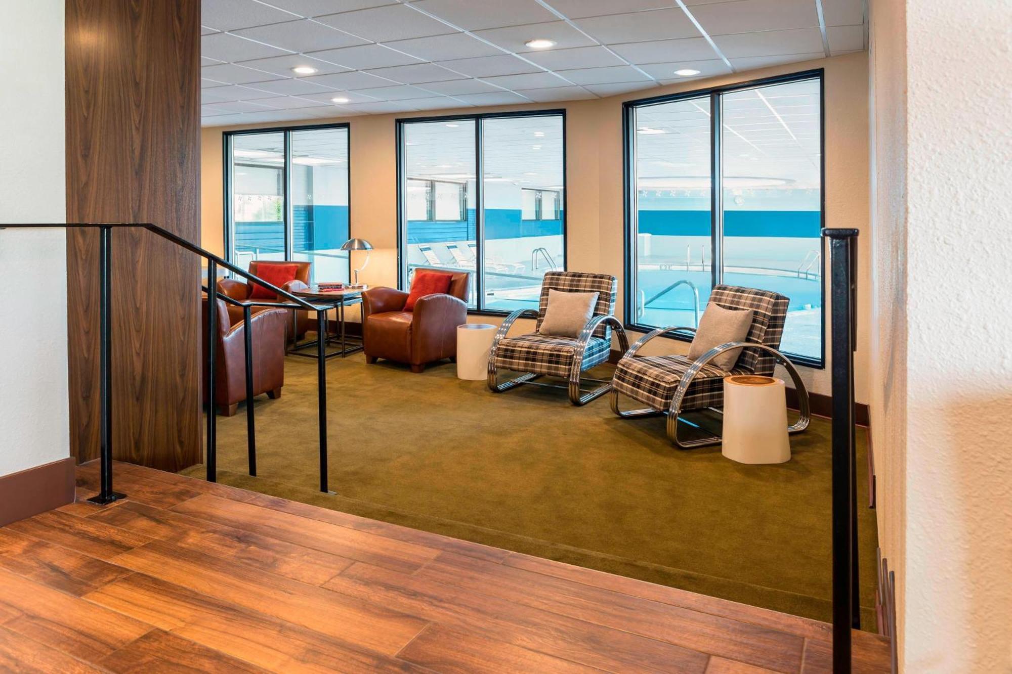 Four Points By Sheraton Milwaukee Airport Екстериор снимка