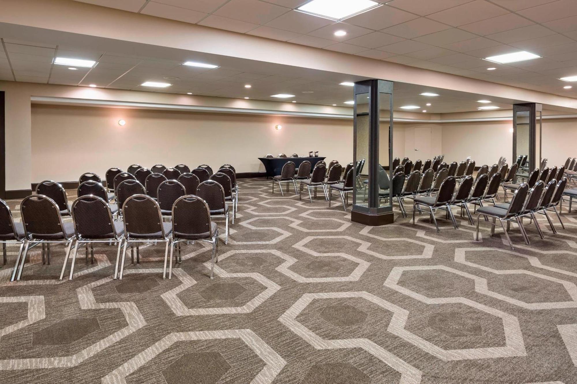 Four Points By Sheraton Milwaukee Airport Екстериор снимка
