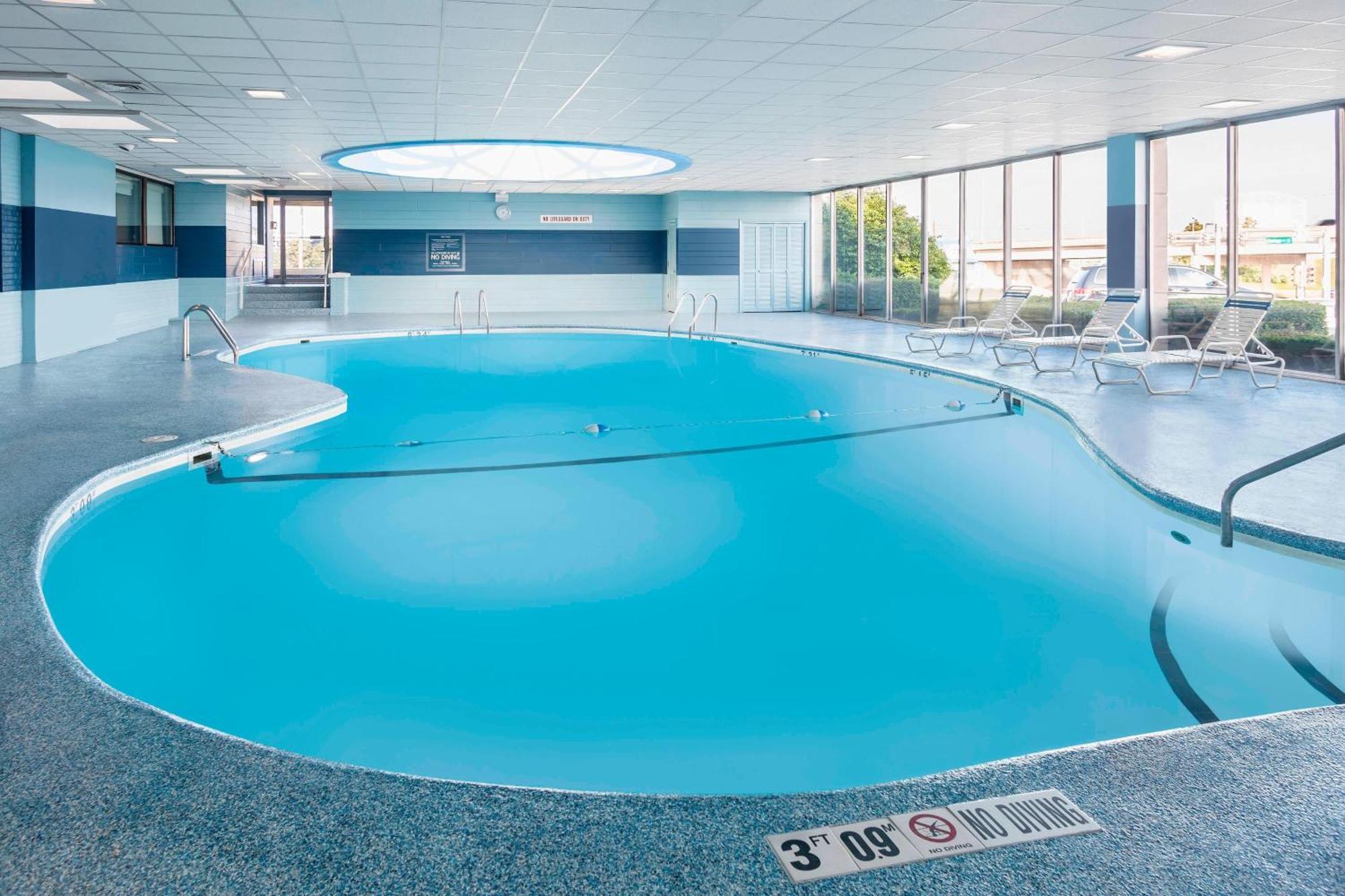 Four Points By Sheraton Milwaukee Airport Екстериор снимка