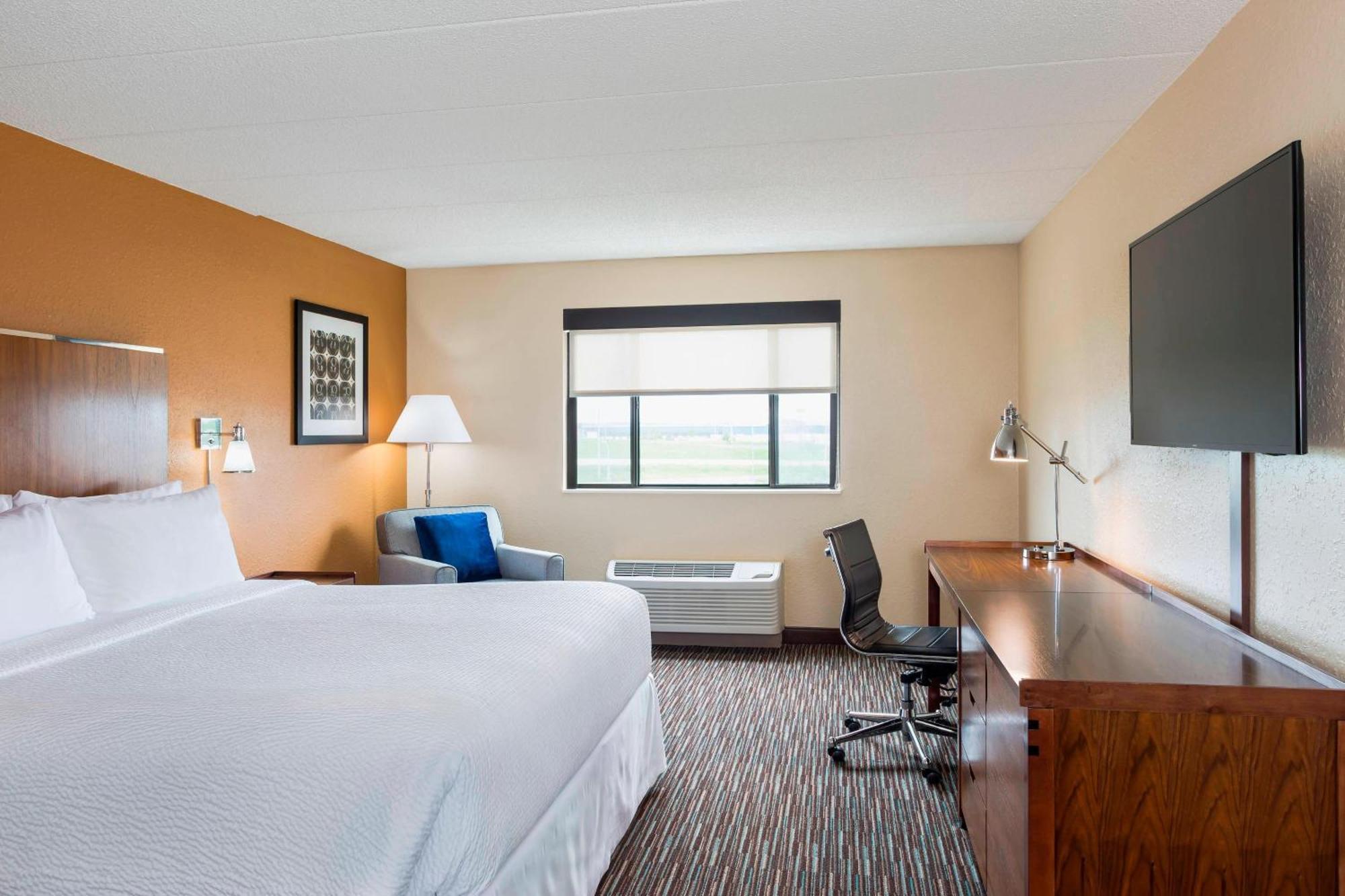 Four Points By Sheraton Milwaukee Airport Екстериор снимка