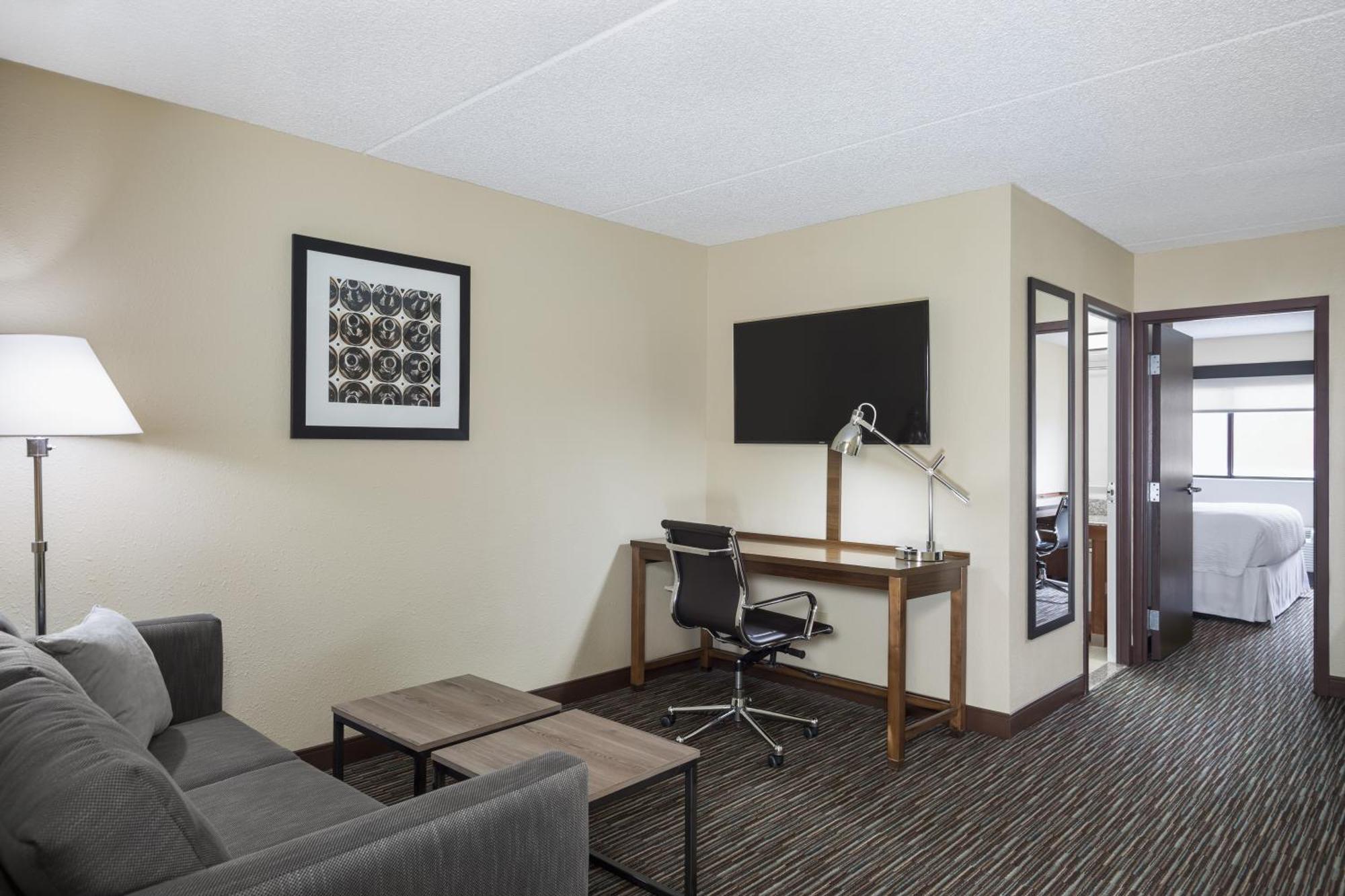 Four Points By Sheraton Milwaukee Airport Екстериор снимка