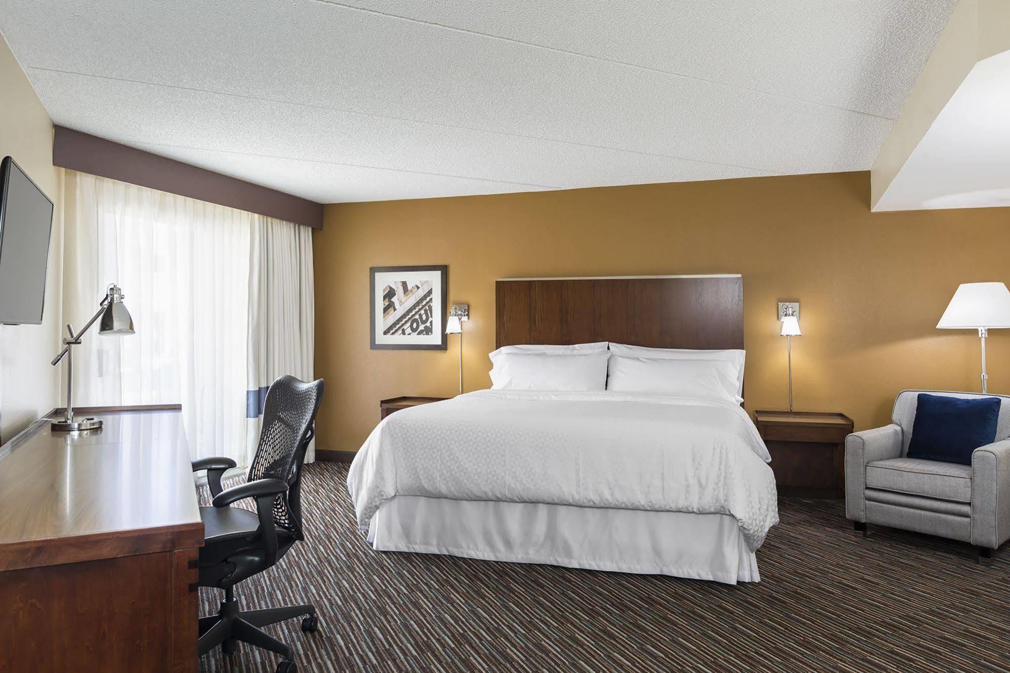 Four Points By Sheraton Milwaukee Airport Екстериор снимка